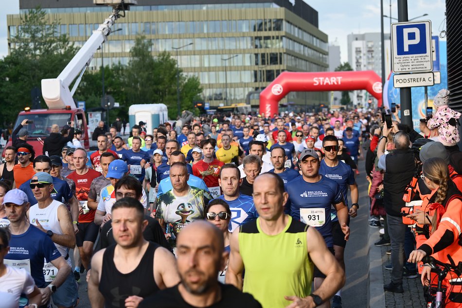 Łódź. Bieg Ulicą Piotrkowską Rossmann Run 2025 wystartował! Walka o życiowe rekordy