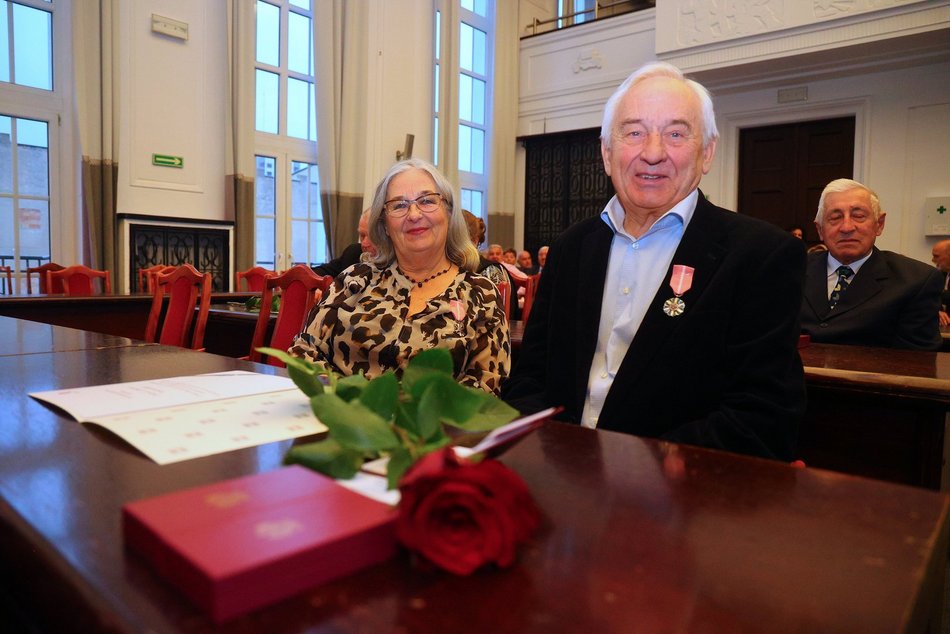 Łódź. Medale za długoletnie pożycie małżeńskie. Rekordziści są razem od 66 lat!