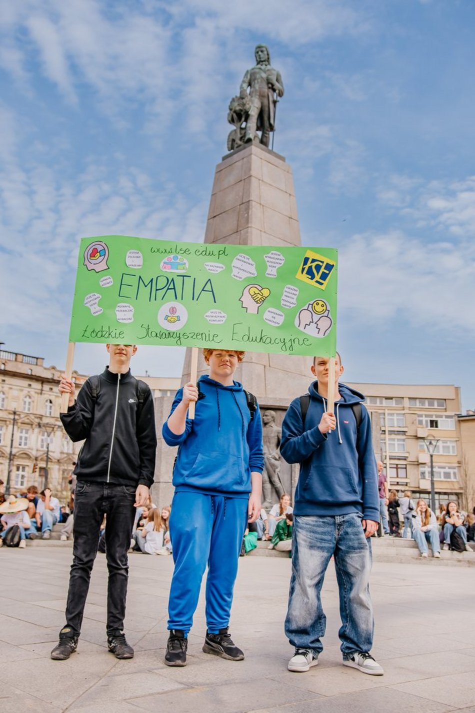 Łódź. Marsz Przeciwko Przemocy i Hejtowi przeszedł Piotrkowską. Uczniowie w ważnej sprawie!