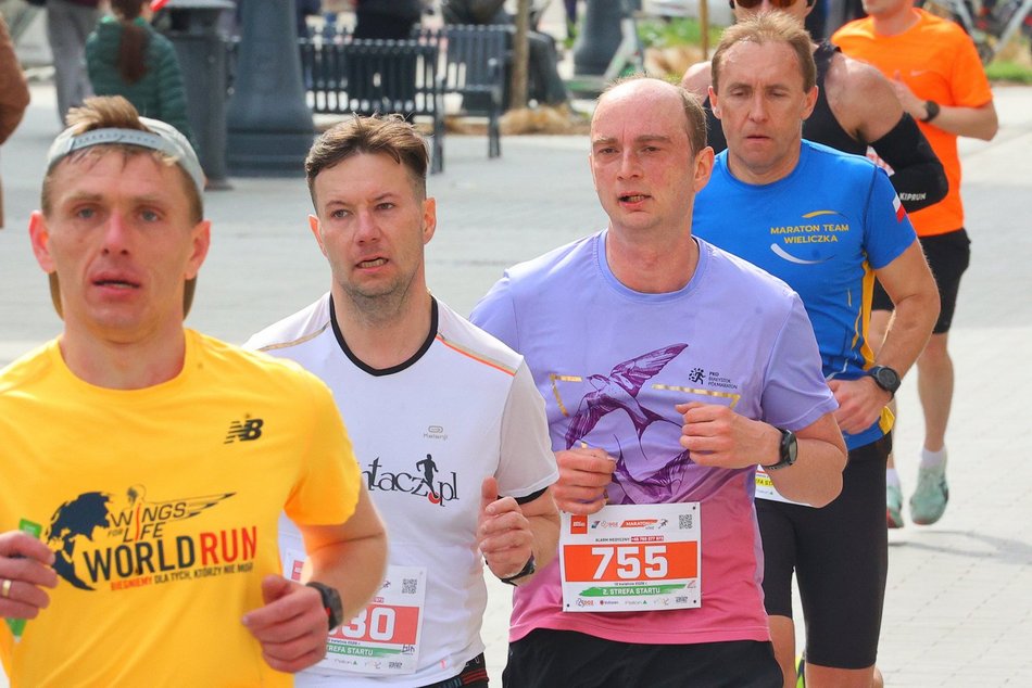 Łódź. DOZ Maraton Łódź 2026. Brałeś udział w biegu? Odszukaj się w galerii i zapisz na pamiątkę!