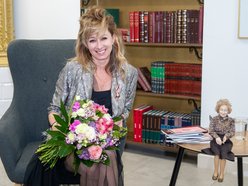 Łódź. Poetka z Łodzi odznaczona! Joanna Guzik odebrała odznakę „Zasłużony dla Kultury Polskiej”