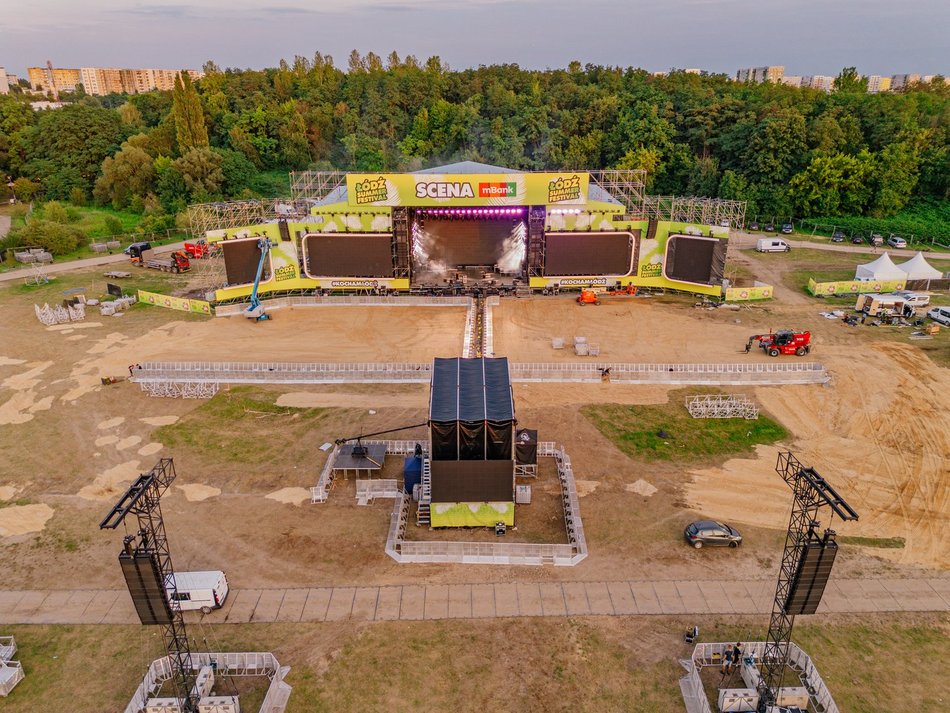 Łódź. Miasteczko festiwalowe gotowe na Łódź Summer Festival 2025. Te zdjęcia mówią wszystko! [ZDJĘCIA]