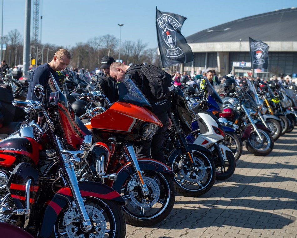 Parada motocyklistów przejechała ulicami Łodzi. Sezon rozpoczęty! Byłeś?