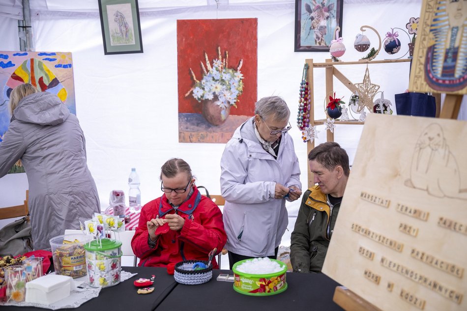 Piknik bez barier na Starym Rynku w Łodzi. Cenne informacje dla osób z niepełnosprawnościami