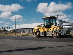 Remont Puszkina w Łodzi dobiega końca. Drogowcy kończą układać nową jezdnię
