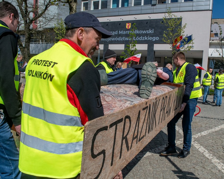 Protest rolników pod Urzędem Marszałkowskim w Łodzi