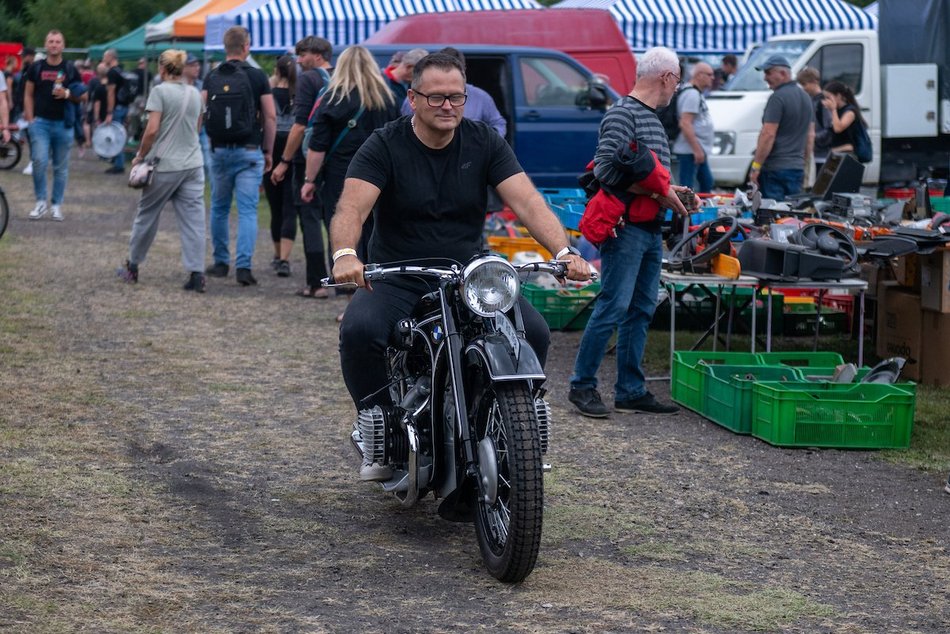 Łódź. Moto Weteran Bazar w Łodzi. Prawdziwy raj dla kolekcjonerów zabytkowych pojazdów
