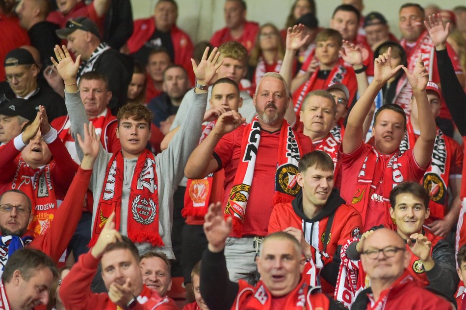 Kibice Widzewa Łódź z Pogonią Szczecin. Byłeś/aś tam? Znajdź się w galerii!