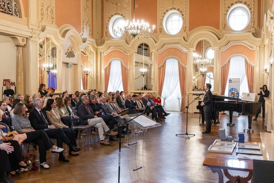 Łódź. Stypendia dla wybitnych uczniów z Łodzi i regionu przyznane. Nagrodzeni także nauczyciele