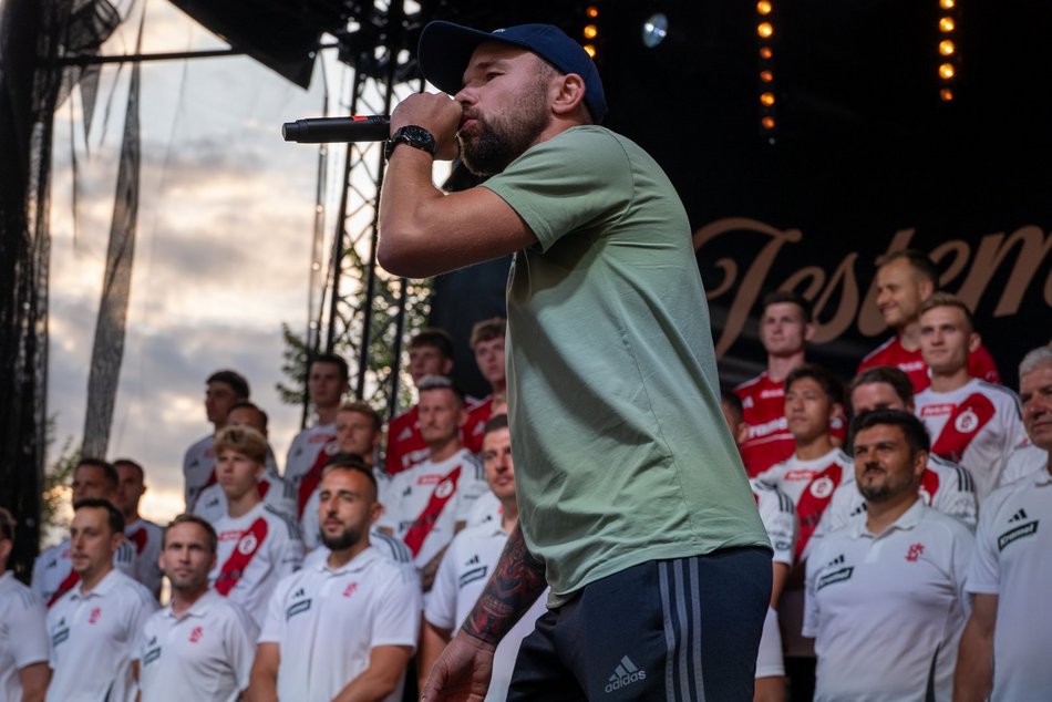 ŁKS Łódź zaprezentował skład na placu Wolności! Byłeś/aś tam? Odszukaj się w galerii