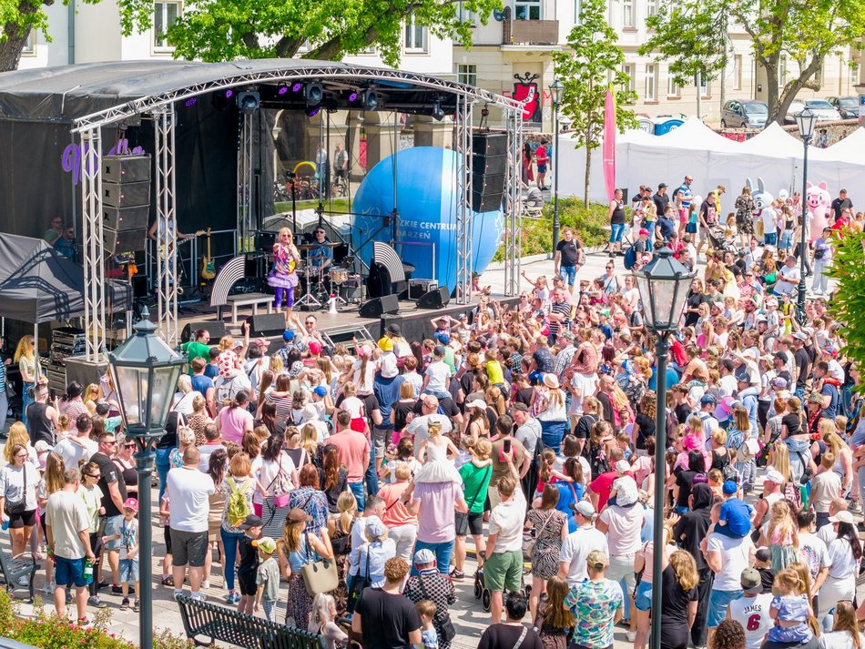 Łódź. Miejski Dzień Dziecka 2025 w Łodzi. Majka Jeżowska, dmuchańce i pokazy [ZDJĘCIA]