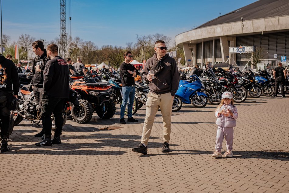 Łódź. Motocykliści opanowali Łódź! Otwarcie sezonu pod Atlas Areną i parada przez miasto