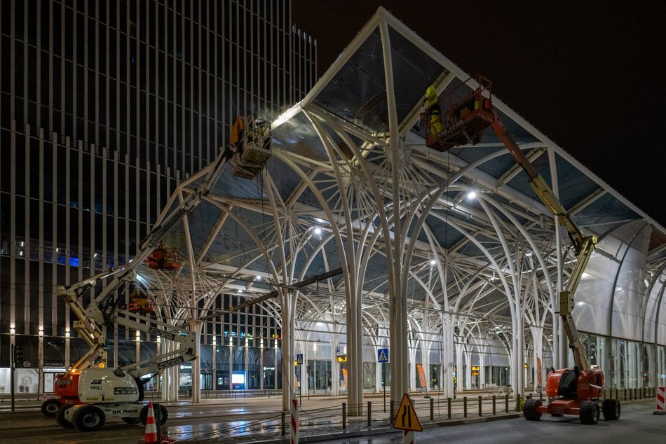 Wielkie sprzątanie Stajni Jednorożców. Przystanek umyty po sam dach!