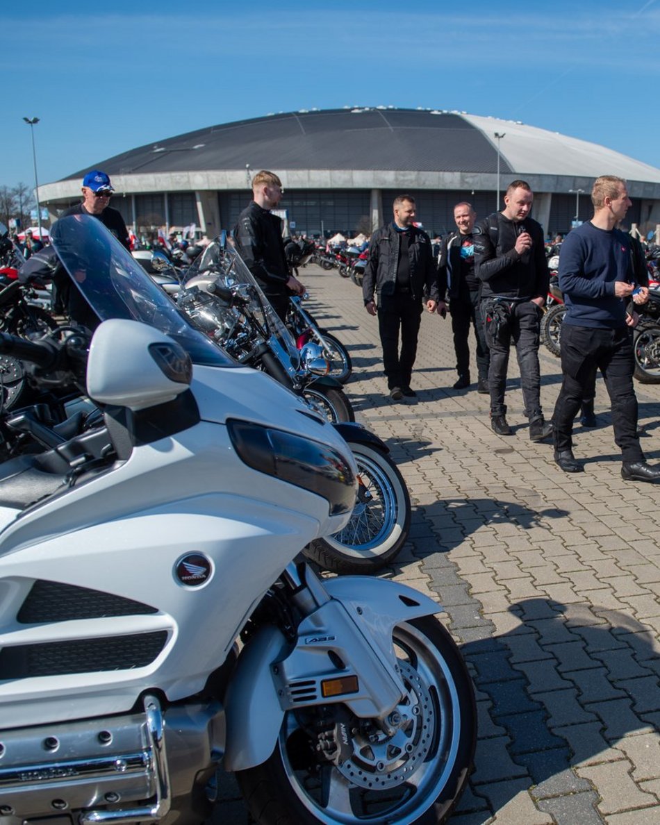 Parada motocyklistów przejechała ulicami Łodzi. Sezon rozpoczęty! Byłeś?