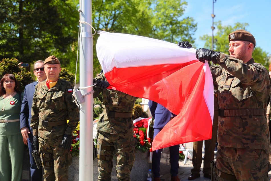 Łódź. Święto Konstytucji 3 Maja. Tak wyglądały obchody pod Katedrą w Łodzi