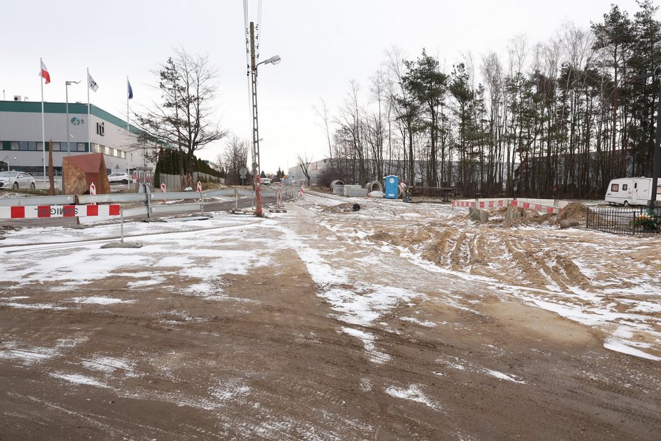 Łódź. Nowy asfalt na Zakładowej w Łodzi. Remont ważnej ulicy na Olechowie bliżej finiszu