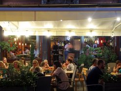 Tłumy na ulicy Piotrkowskiej w Łodzi