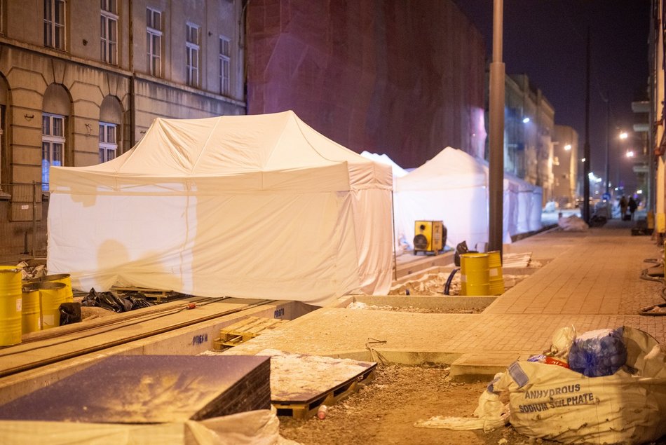 Remont ul. Legionów w Łodzi - prace prowadzone po zmroku