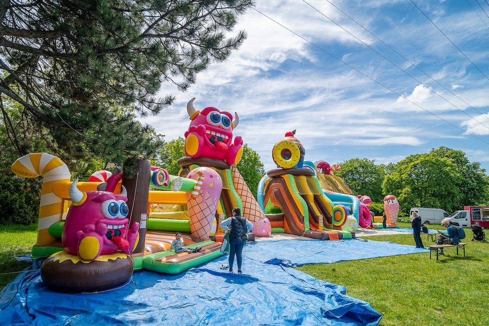 Łódź. Miasteczko dmuchańców w parku Podolskim. Najlepsza zabawa dla dzieci