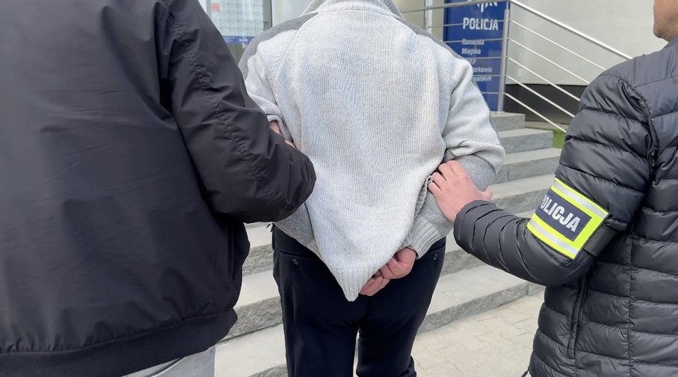 Łódź. Oszust zatrzymany! Wydawał lewe przeglądy aut w Łódzkiem