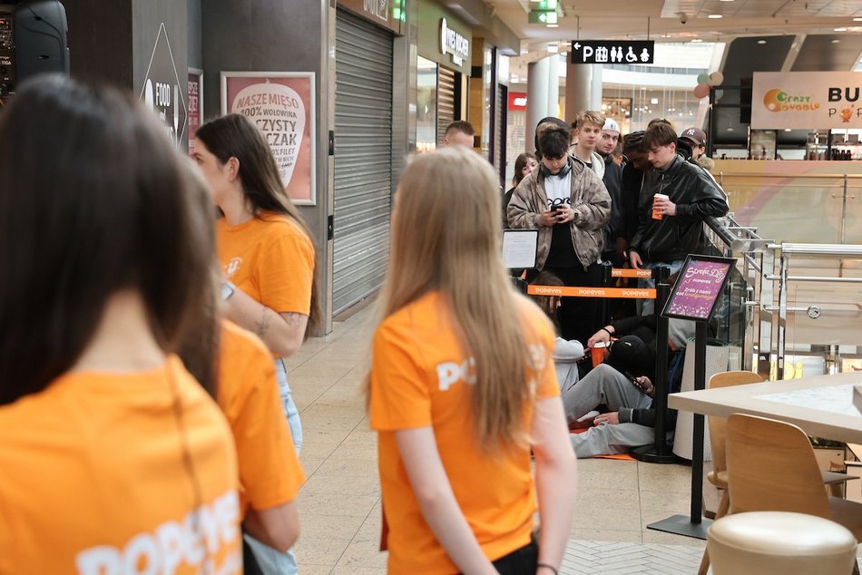Popeyes w Łodzi otwarty! Tłum czekał nawet kilkanaście godzin