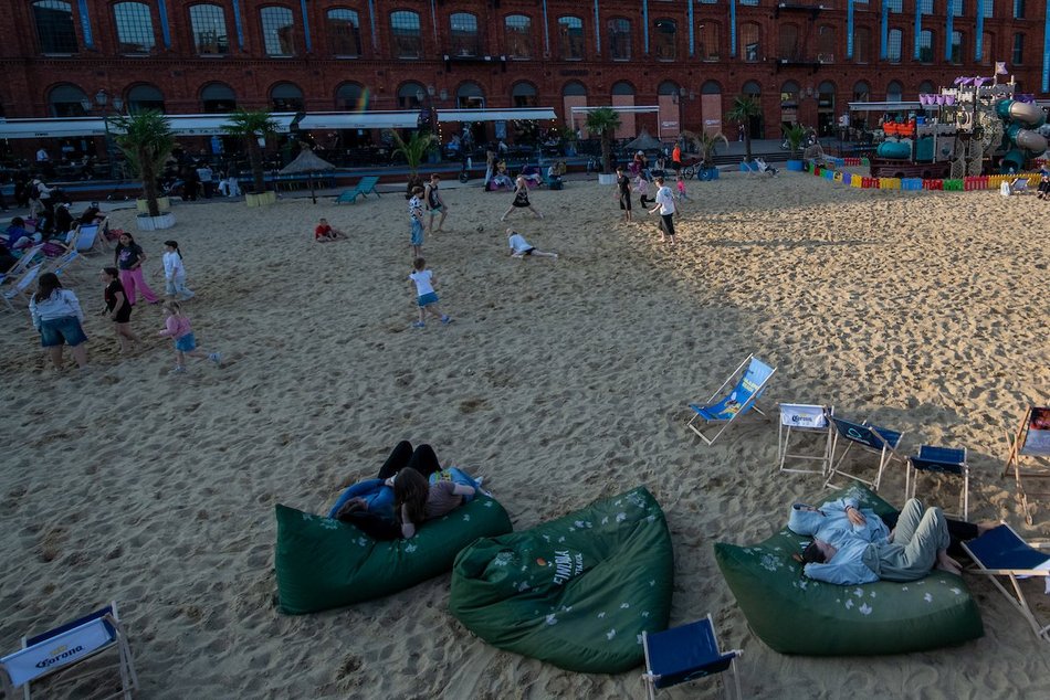 Łódź. Manufaktura otwiera sezon letni! Na rynku pojawiła się piaszczysta plaża