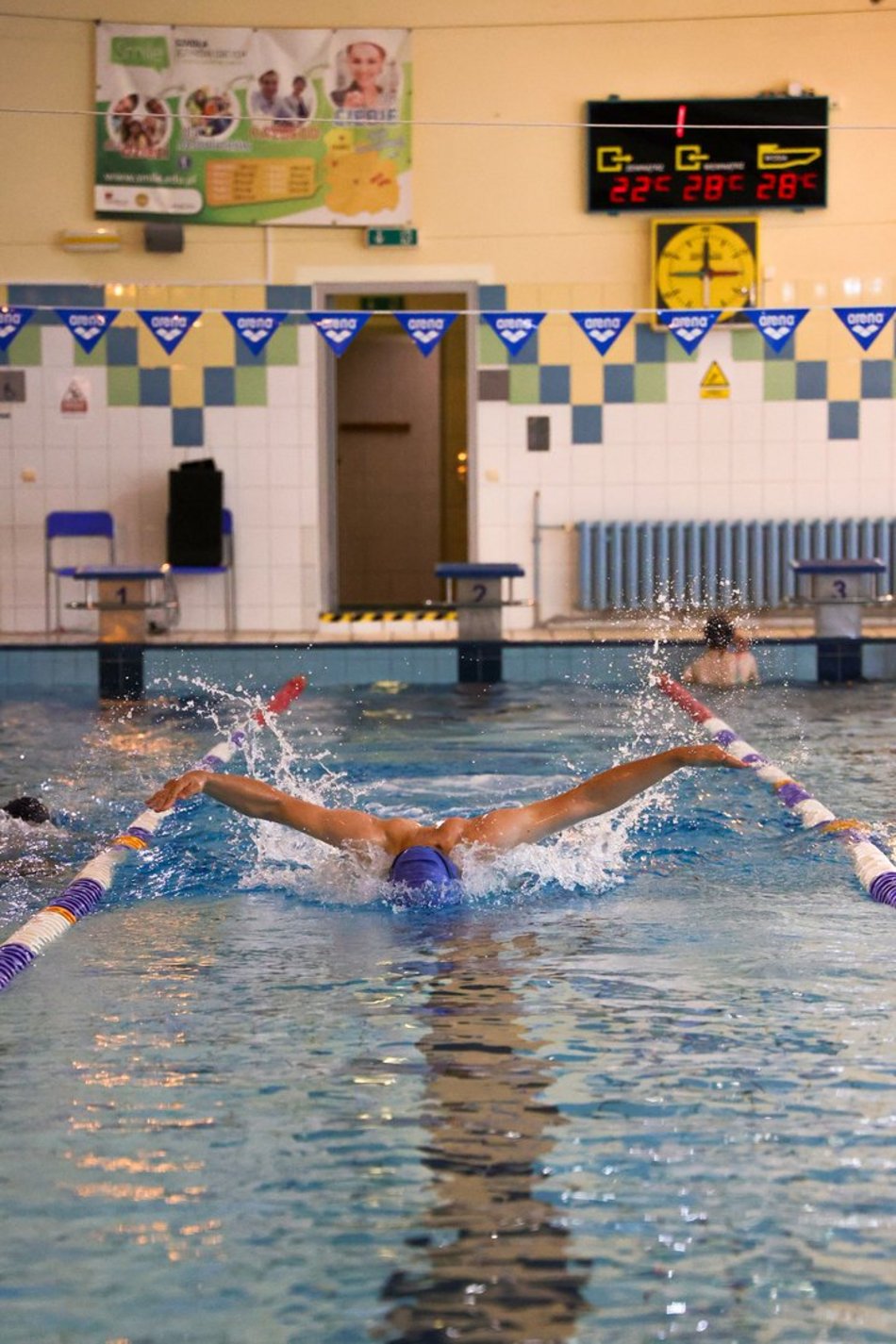 Zawody pływackie zorganizowane przez Międzyszkolny Klub Sportowy „Trójka”