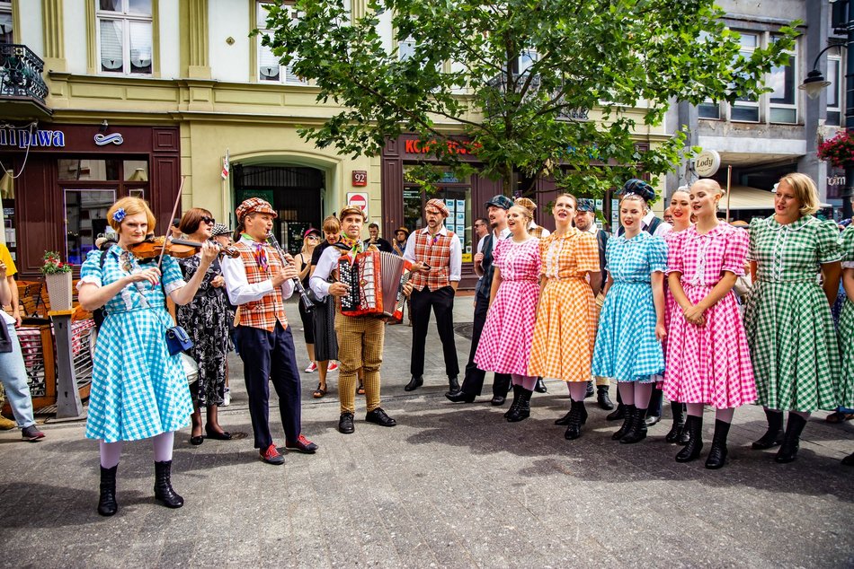 600. Urodziny Łodzi na Piotrkowskiej! Tłumy bawią się do białego rana i utraty tchu!