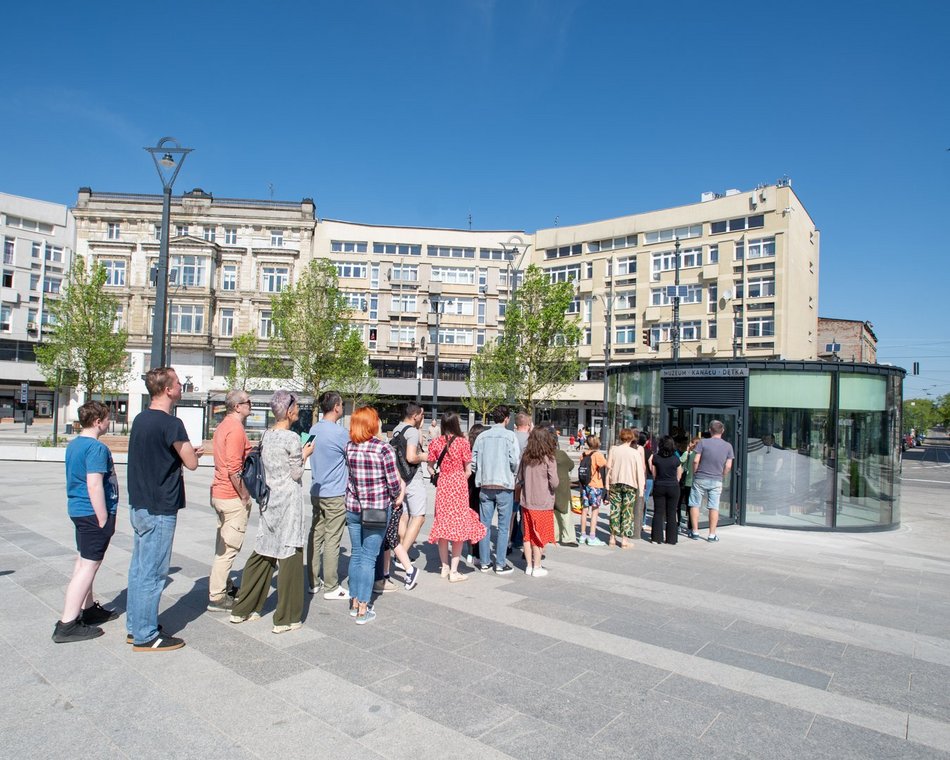 Łódź. Co robić w długi weekend w Łodzi? Kino pod chmurką, Rave for Dogs, Targ Staroci, wegański festiwal kulinarny