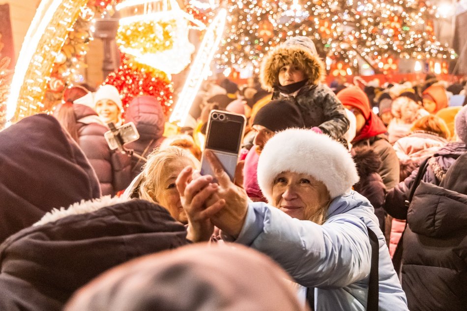 Tłumy na otwarciu Jarmarku Bożonarodzeniowego w Łodzi. Byłeś/aś? Znajdź się na zdjęciach!