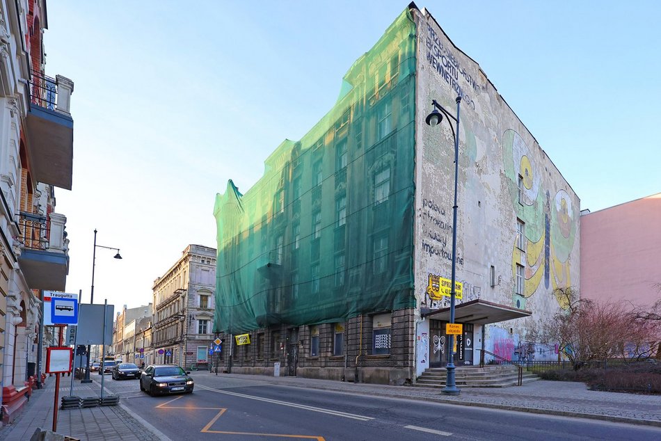 Kamienica z motylem na sprzedaż! Za ile wystawili budynek dawnego Pewexu?