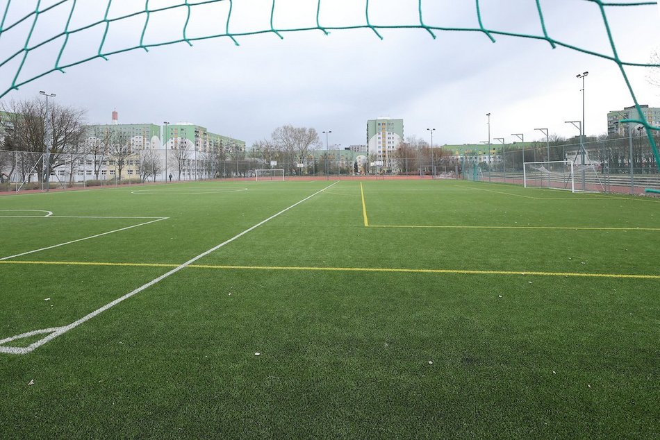 Łódź. Nowe boiska i hale sportowe w Łodzi. Skorzystają z nich uczniowie i... wszyscy Łodzianie