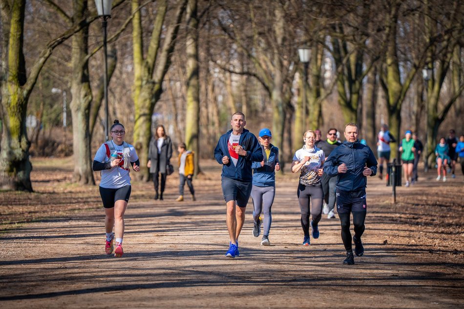 Łódź. Parkrun w Parku Poniatowskiego w Łodzi. Brałeś udział w biegu? Znajdź się na zdjęciach!