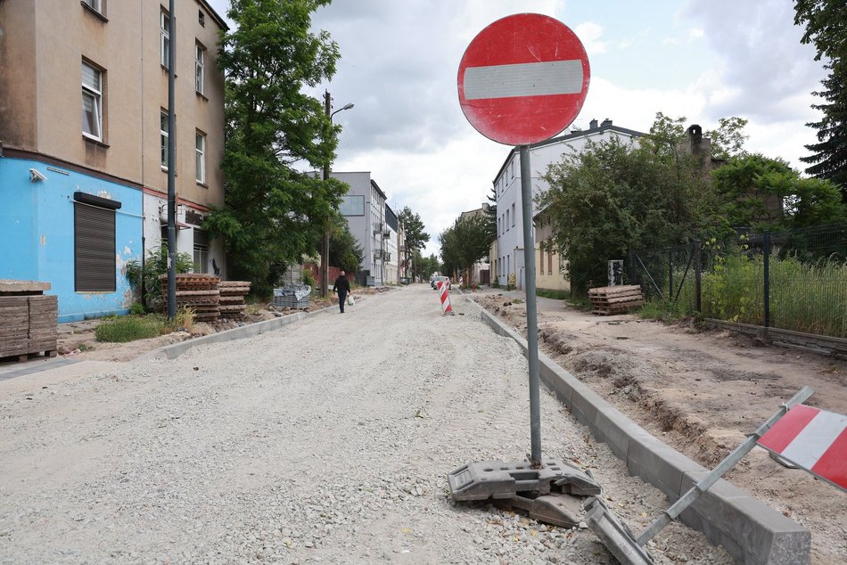 Łódź. Remont Piasecznej w Łodzi. Trwają prace przy podbudowie nowej drogi