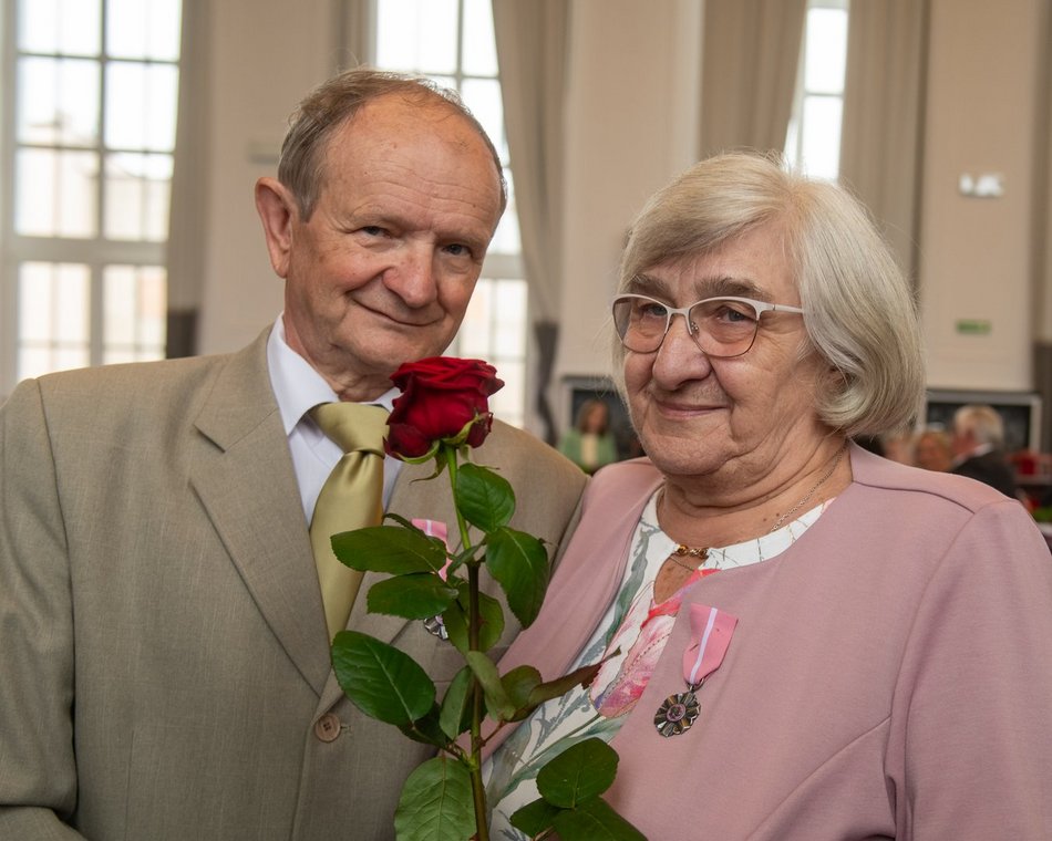 Łódź. Medale za długoletnie pożycia małżeńskie. Rekordziści są razem ponad 60 lat!