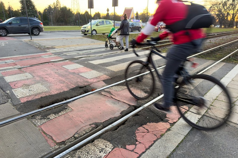 Łódź. Szybkie remonty torowisk przy rondzie Sybiraków (na zdjęciu) i Łagiewnickiej. Zmiany MPK Łódź
