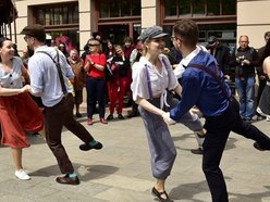 Łódź. Swingowy Spacer po Piotrkowskiej w Łodzi. Jazz, taniec i retro klimat wracają do centrum miasta!