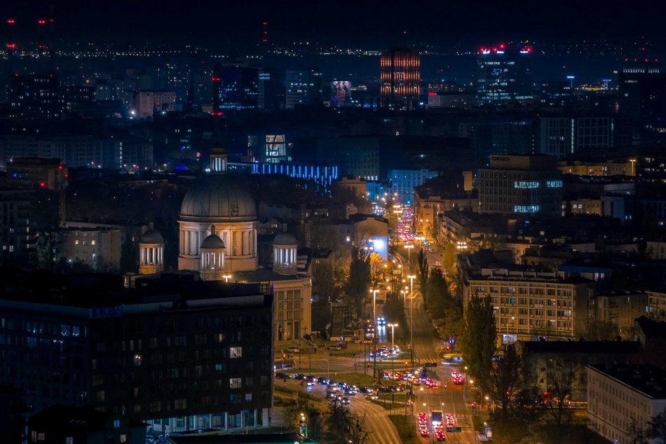 Rondo Solidarności w Łodzi nocą zachwyca! Z tej perspektywy go nie znasz