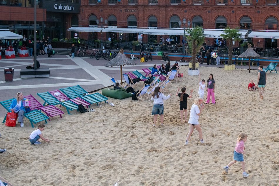 Łódź. Manufaktura otwiera sezon letni! Na rynku pojawiła się piaszczysta plaża