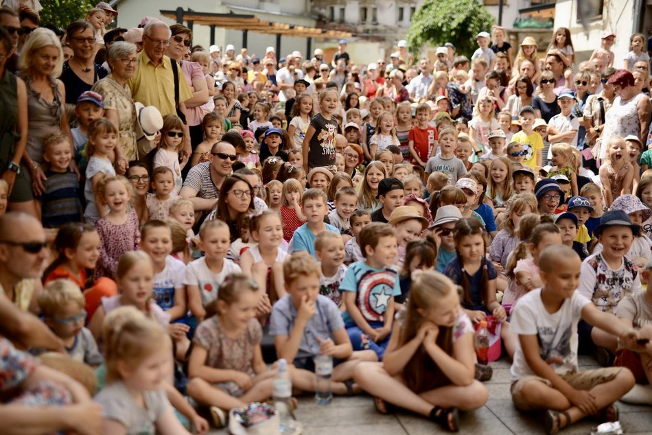Baśniowa Piotrkowska, spektakl przy ul. Piotrkowskiej 3