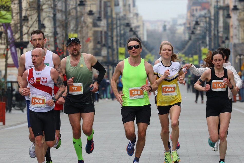 DOZ Maraton 2023. Brałeś udział w biegu? Znajdź się na zdjęciach!