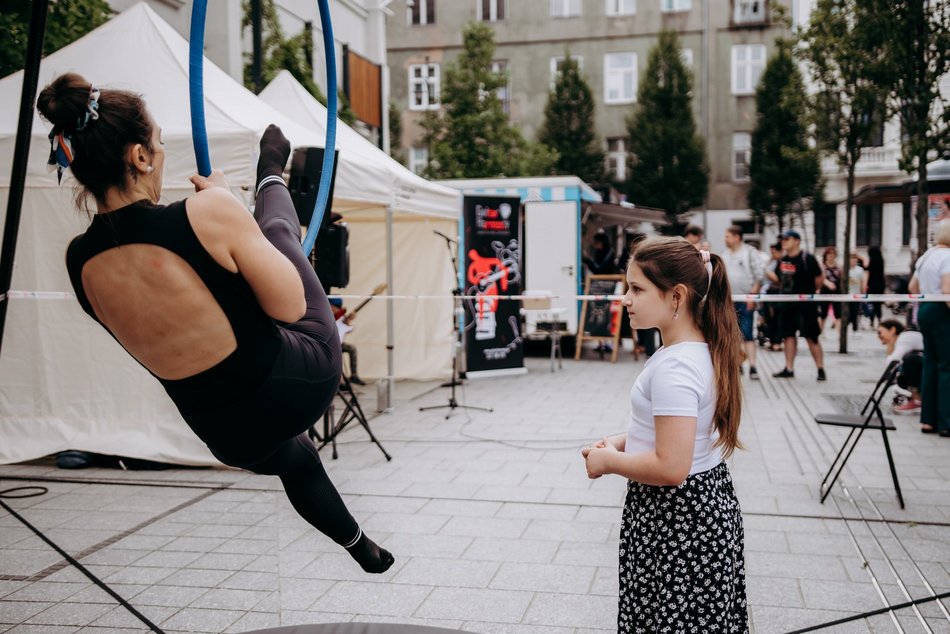 dzieci podczas zabawy