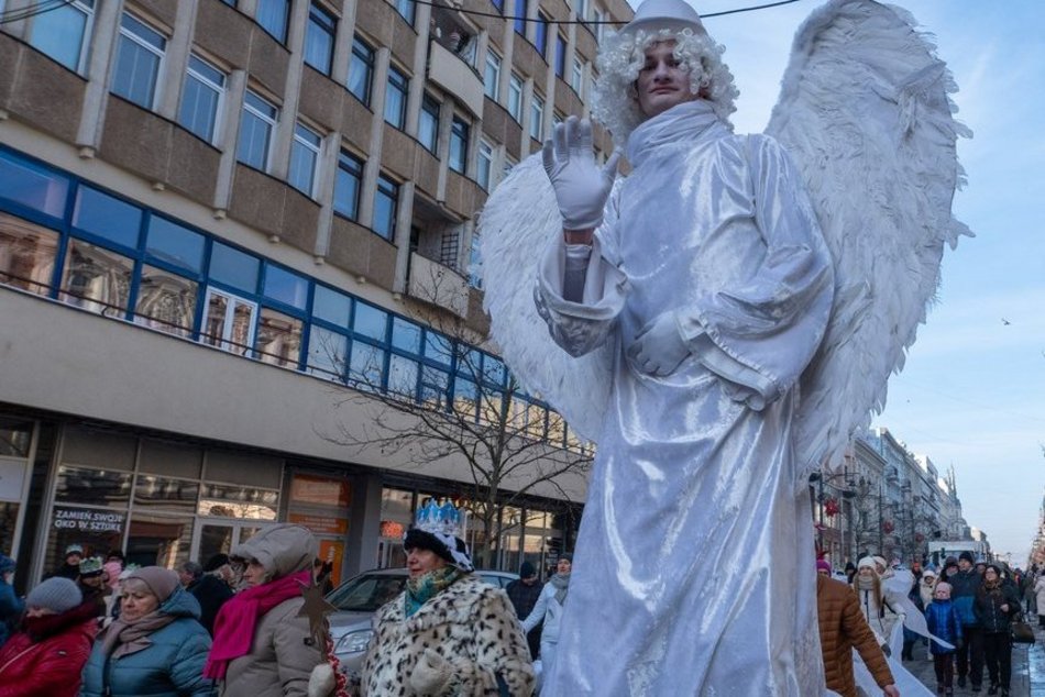 Łódź. Orszak Trzech Króli przeszedł ulicami Łodzi. Radosny pochód przyciągnął tłumy