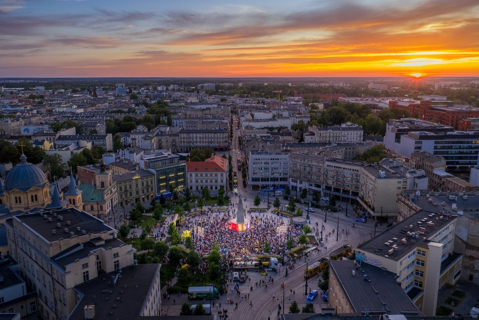 Łódź. Parada Wolności 2025 w Łodzi z lotu ptaka. Te zdjęcia zapierają dech!