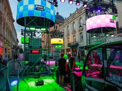 Łódź. Parada Wolności 2025 w Łodzi tuż tuż. Zobacz, jak powstaje scena przy placu Wolności [ZDJĘCIA]