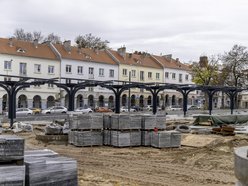 Stary Rynek - remont, zadaszone wiaty