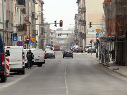 Nowy asfalt na Struga. Powrót autobusu MPK Łódź na swoją trasę.