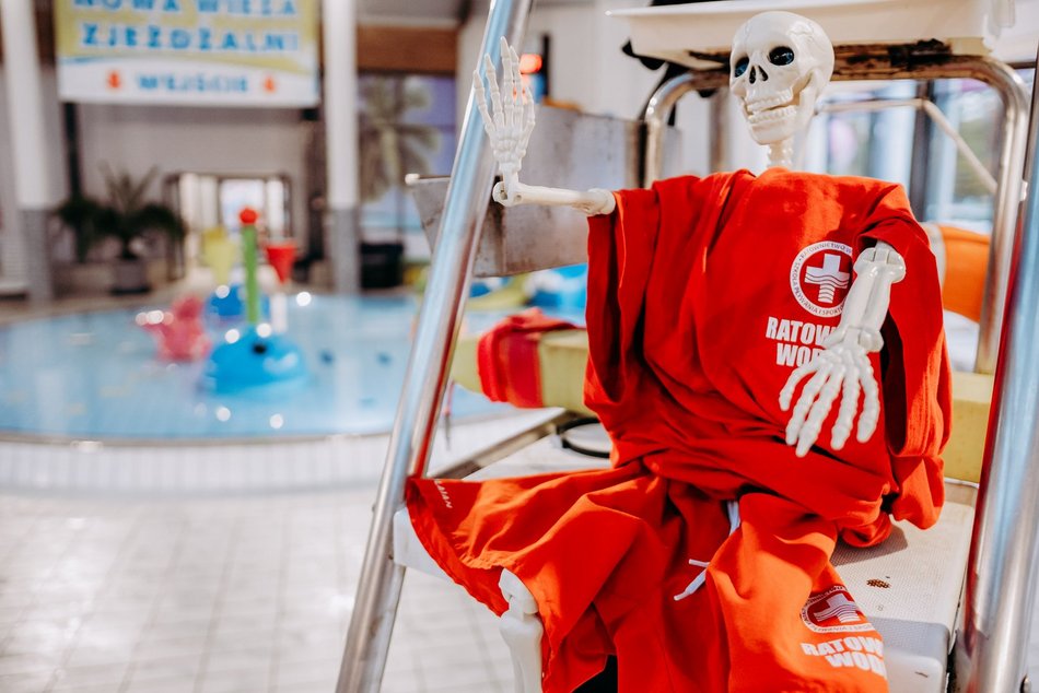 Łódź. Halloween w Aquaparku Fala. Upiorna muzyka, niespodzianki i pływający kościotrup!