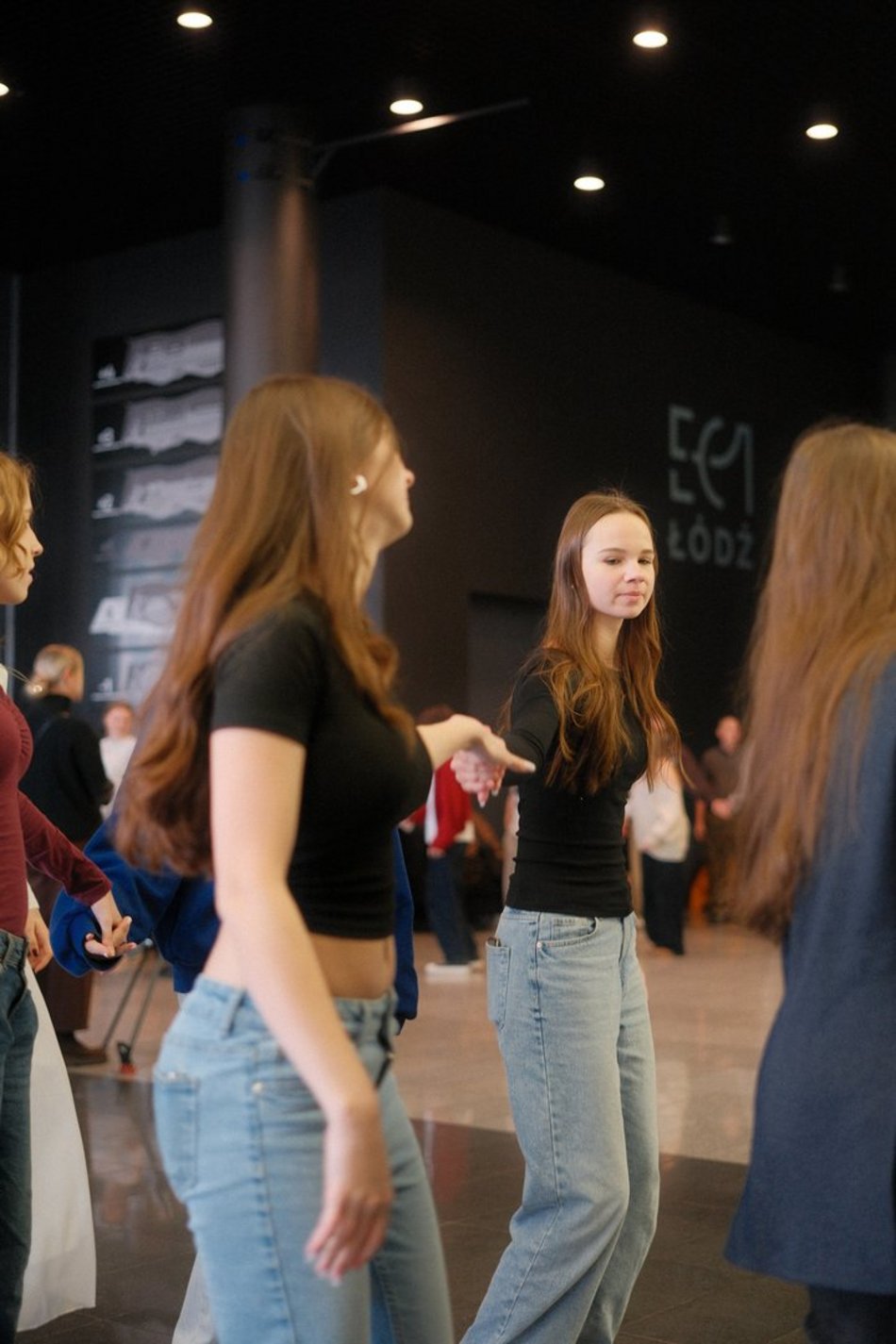 Łódź. Licealiści z Łodzi zatańczyli Belgijkę! Wielkie świętowanie Międzynarodowego Dnia Licealisty