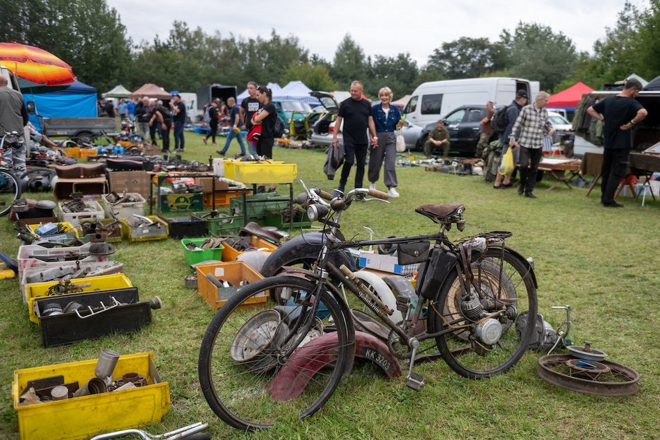 Łódź. Moto Weteran Bazar w Łodzi. Prawdziwy raj dla kolekcjonerów zabytkowych pojazdów